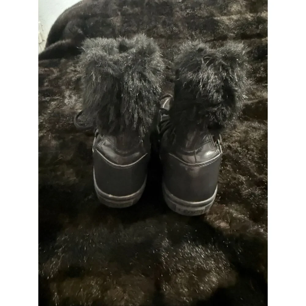 Crocs LodgePoint Boots Women's Size 7 Black Faux Fur Nylon Pull On Cinch Lace